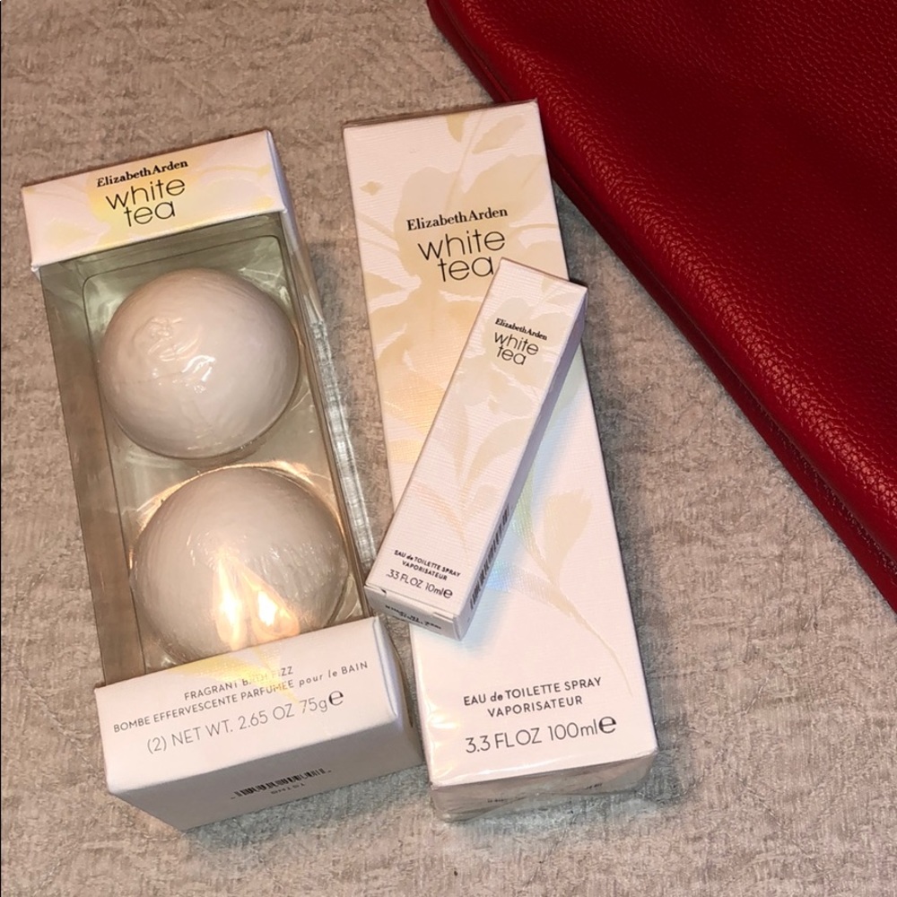 Elizabeth Arden Set - Picture 2 of 3